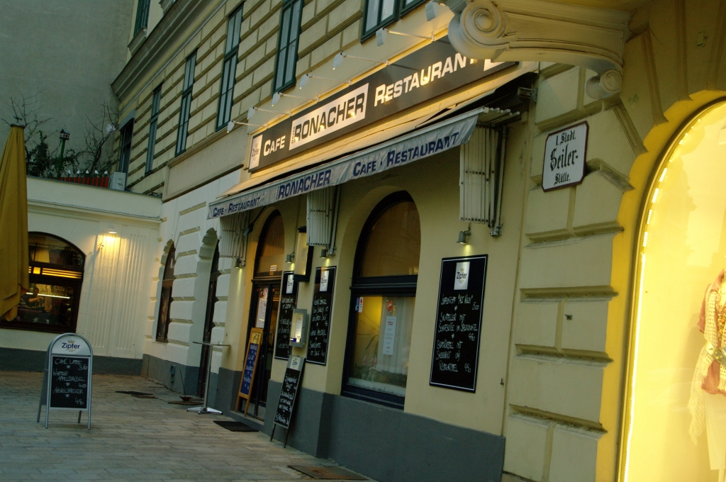 А на многих (не совсем новых) картах Венеции