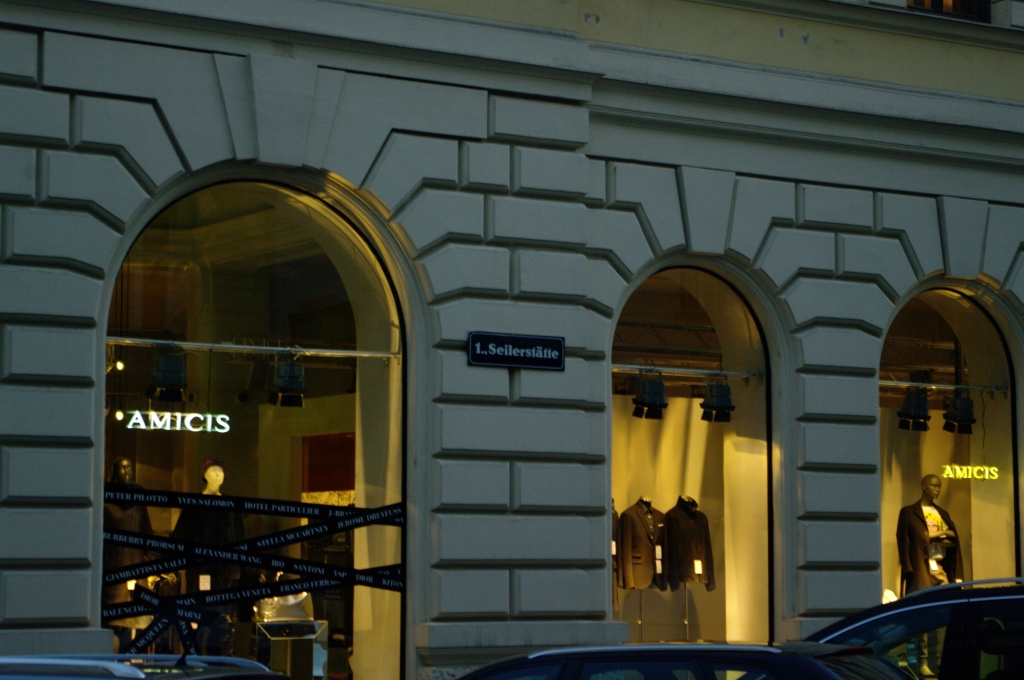 Мемориальная доска памяти И.Бродского на набережной Неисцелимых.